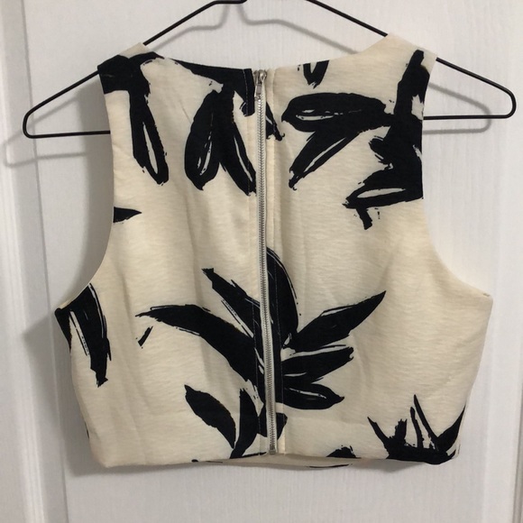 ANGL Leaf Print Crop Top - Picture 2 of 5